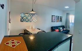707- Apartamento Encantador, amplo e decorado, quarto, sala, cozinha, mobiliario moderno, cozinha completa com utensílios , Excelente vista da cidade e localização privelegiada no bairro Bigorrilho